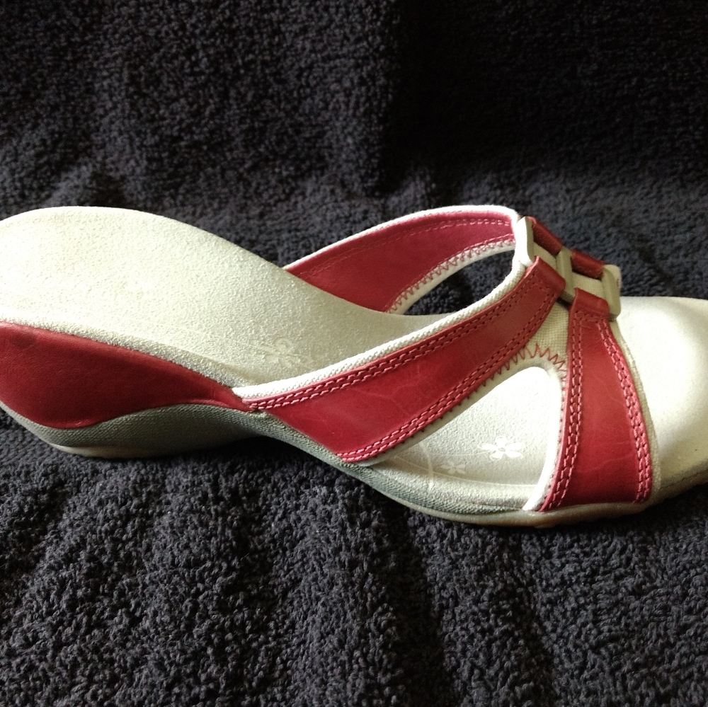 *Merrell Red Sandals* - Picture 4 of 10